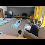 Babičky a dědečkové čtou dětem (Foto: )