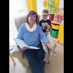 Babičky a dědečkové čtou dětem (Foto: )