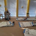 Babičky a dědečkové čtou dětem (Foto: )