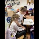 Babičky a dědečkové čtou dětem (Foto: )