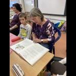 Babičky a dědečkové čtou dětem (Foto: )