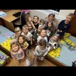 Babičky a dědečkové čtou dětem (Foto: )